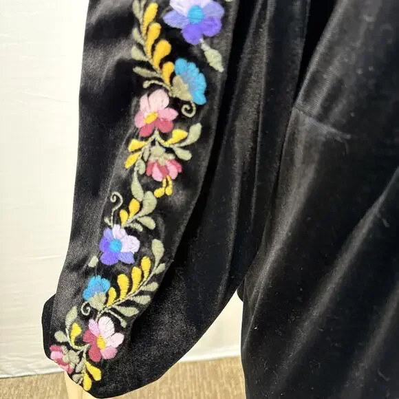 The Pyramid Collection Embroidered Black Velvet Peasant Dress Size 3X Boho - Picture 4 of 9